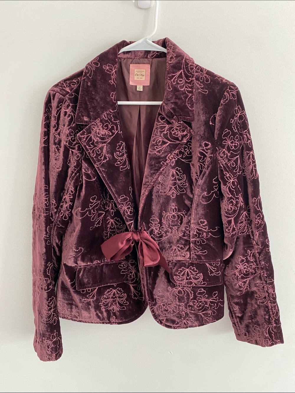 Vtg Velvet Embroidered Rich Burgundy Ribbon Tie Jacket Size LARGE